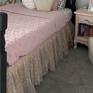 Pottery Barn Emily & Meritt TWIN bed skirt